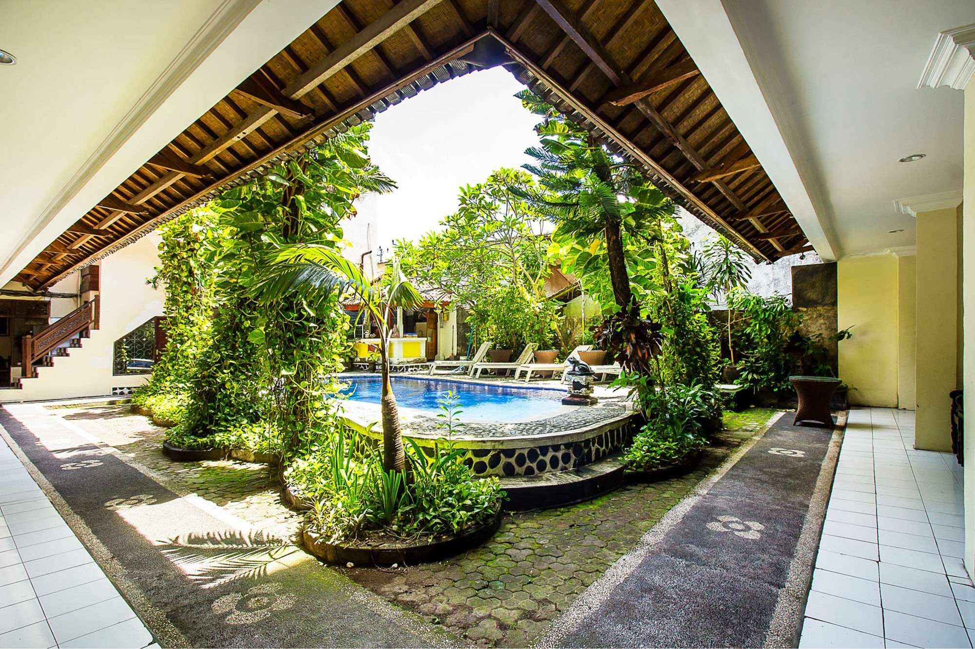 Hotel Sanjaya Managed By Tinggal كوتا المظهر الخارجي الصورة